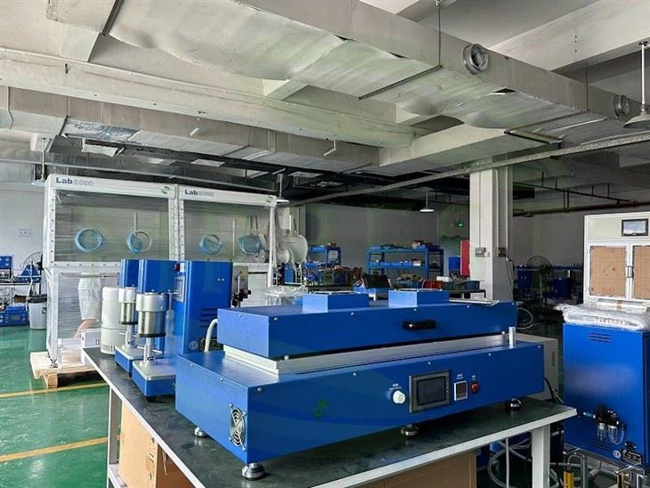 Glove Box With Gas Purification System